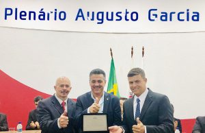 Deputado Emidinho Madeira é homenageado com Título de Cidadão Honorário Gloriense
