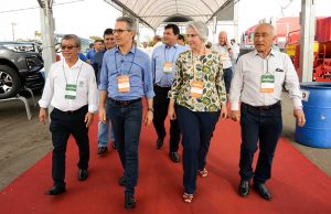 Romeu Zema participa da abertura da 8ª Fenacampo, em São Gotardo