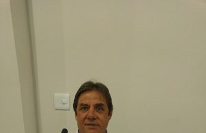 Requerimento do vereador Paulinho Picolé solicita para a Mesa Diretora da Câmara a redução do valor do salário e do número de vereadores
