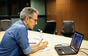 Romeu Zema decreta calamidade pública, estadualiza medidas e fecha fronteiras