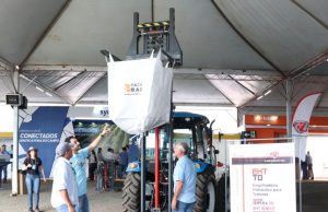 Feira do Cerrado da Cooxupé apresenta inovação em máquinas e implementos para o cafeicultor