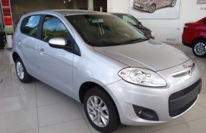 Cliente será indenizada por compra de carro com problemas