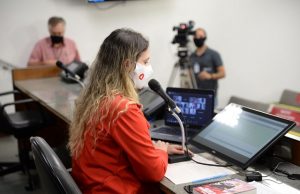 Psicólogos e assistentes reivindicam presença nas escolas