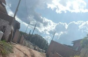 Vereador Thieskin solicita calçamento ou pavimentação asfáltica em rua de terra com muitas valetas na Mocoquinha