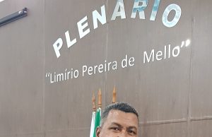 Flavin Mathilha cobra solução para acabar com a proliferação de pombos nas quadras esportivas do Centro Educacional