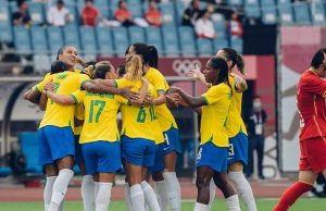 Com show de Marta e Debinha, Brasil goleia a China na estreia em Tóquio