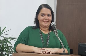 Luciana Dias pede a instalação de pontos de espera com cobertura para alunos das comunidades rurais