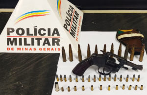 Homem é flagrado embriagado com arma na cintura