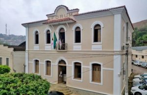 Juiz dá sentença em versos sobre usucapião em prédio histórico