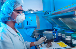 Laboratório deve indenizar mulher que teve material biológico extraviado