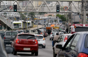 Minas Gerais suspende exigência do CRLV 2021 até junho