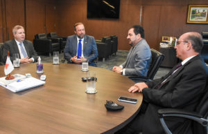 Presidente Gilson Lemes recebe ministro Anastasia e senador Alexandre Silveira