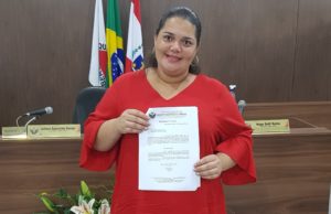 Criação de curso de informática gratuito aos munícipes foi o pedido da vereadora Luciana Dias ao prefeito Caburé