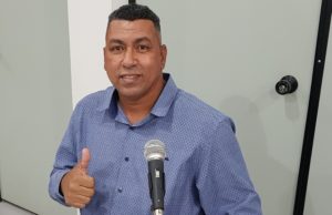 Construção de calçada, academia ao ar livre e ciclovia na Av. Limirio Pereira de Mello no trecho que foi asfaltada, requer Flavin Mathilha