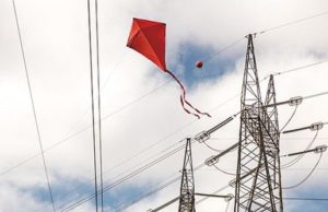 CPFL Santa Cruz alerta para a incidência de acidentes com pipa na rede elétrica nas férias de julho