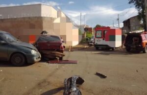 Acidente com três carros deixa cinco pessoas feridas em Guaxupé, MG