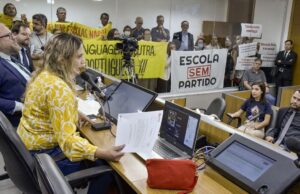 Escola sem partido é rejeitada em parecer de comissão