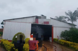 Fábrica de borracha pega fogo no Bairro Jardim Aroeira, em Guaxupé, MG