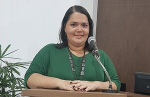 Vereadora Luciana Dias solicita que sejam disponibilizados novos uniformes aos atletas do futsal que fazem parte do Projeto Social do DME