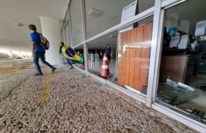 Ameaças de morte e roubos: repórter de O TEMPO narra o que viu no Congresso
