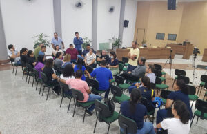 Professores protestam na Câmara sobre reajuste salarial proposto pela Prefeitura