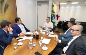 Governador discute a reforma tributária com parlamentares mineiros