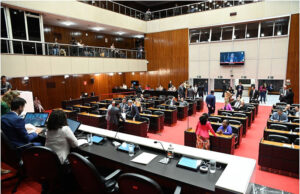 Plenário aprova em 2º turno reajuste para o governador