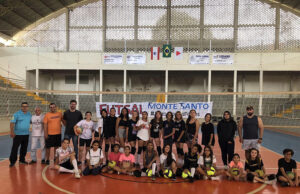 Nesta quinta-feira (20/04), foi dia de entregar bolas novas para o Projeto de Vôlei de Monte Santo de Minas