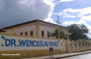 Jovem é apreendida na Escola Estadual Dr. Wenceslau Braz com uma faca na mochila