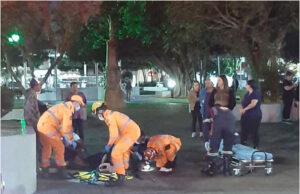 Atingida a golpes de porrete, vítima é internada em estado grave na Santa Casa
