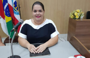 Vereadora solicita cobertura na entrada do Centro Educacional Alcides de Paula Braga, divisa com o CEMEI Pró-Infância