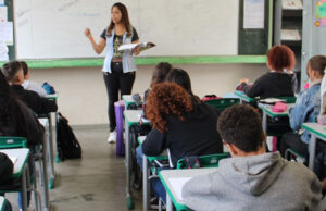 Governo de Minas publica terceiro lote com mil nomeações de excedentes do concurso da Educação