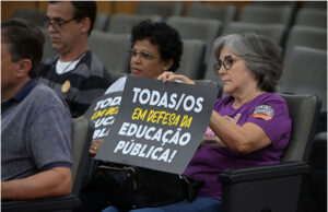 Professores e governo divergem sobre projeto de contratação do Executivo