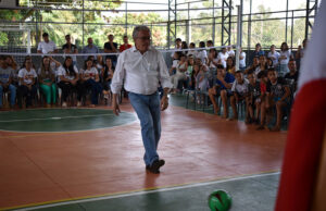 Com grande entusiasmo foi inaugurada no sábado (26/08), a quadra poliesportiva do CMEI Pingo de Gente