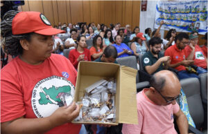Agricultores, governo e deputados comemoram novas políticas para agroecologia