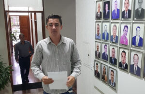 Vereador indica construção de cobertura no portão de entrada e saída da E. M. Florianita de Paiva Gomes, no distrito de Milagre