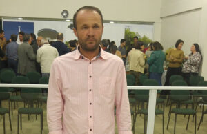 O vereador aponta a necessidade de ser utilizado apenas um portão de entrada e saída dos alunos do Centro Educacional Alcides de Paula Braga