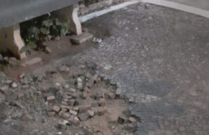 Calçamento da Praça da Matriz necessita de manutenção, aponta João Crente