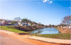 Homem em situação de rua entra em lago para nadar e morre afogado em São Sebastião do Paraíso, MG