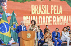 “Pagamento de uma dívida histórica”, diz Lula ao assinar medidas pela igualdade racial