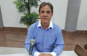 Goteiras no Ginásio Poliesportivo Geovane Tortorelli atrapalham a prática esportiva em dias chuvosos