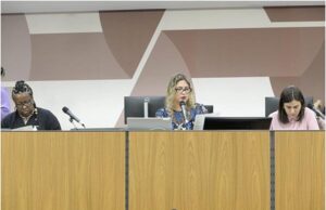 Parlamentares analisam projeto que visa combater uso de armas brancas nas escolas