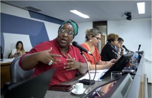 Comissão cobra nomeação de professores, e governo anuncia nova chamada