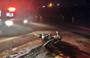 Motociclista fica gravemente ferido em acidente com carro na MGC-491, em São Sebastião do Paraíso, MG