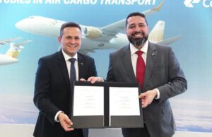 Correios e Embraer assinam Memorando de Entendimento para estudos de otimização no transporte aéreo de cargas