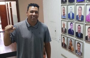 Flavin Mathilha sugere a criação do Programa de Musicoterapia voltado para pessoas portadoras de deficiências