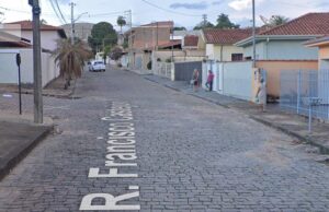 Vereador Solicita Reparo em Bloquetes Soltos na Rua Francisco Castejon em Monte Santo de Minas