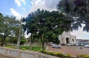 Vereadora Solicita Melhorias na Iluminação da Praça da Matriz em Monte Santo de Minas