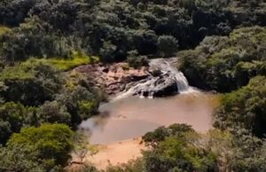 Cachoeira do Pinheirinho encanta visitantes com natureza, estrutura e acolhimento