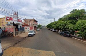 Vereador Zé Pretinho solicita construção de escada na Avenida Antônio Paulino da Costa
